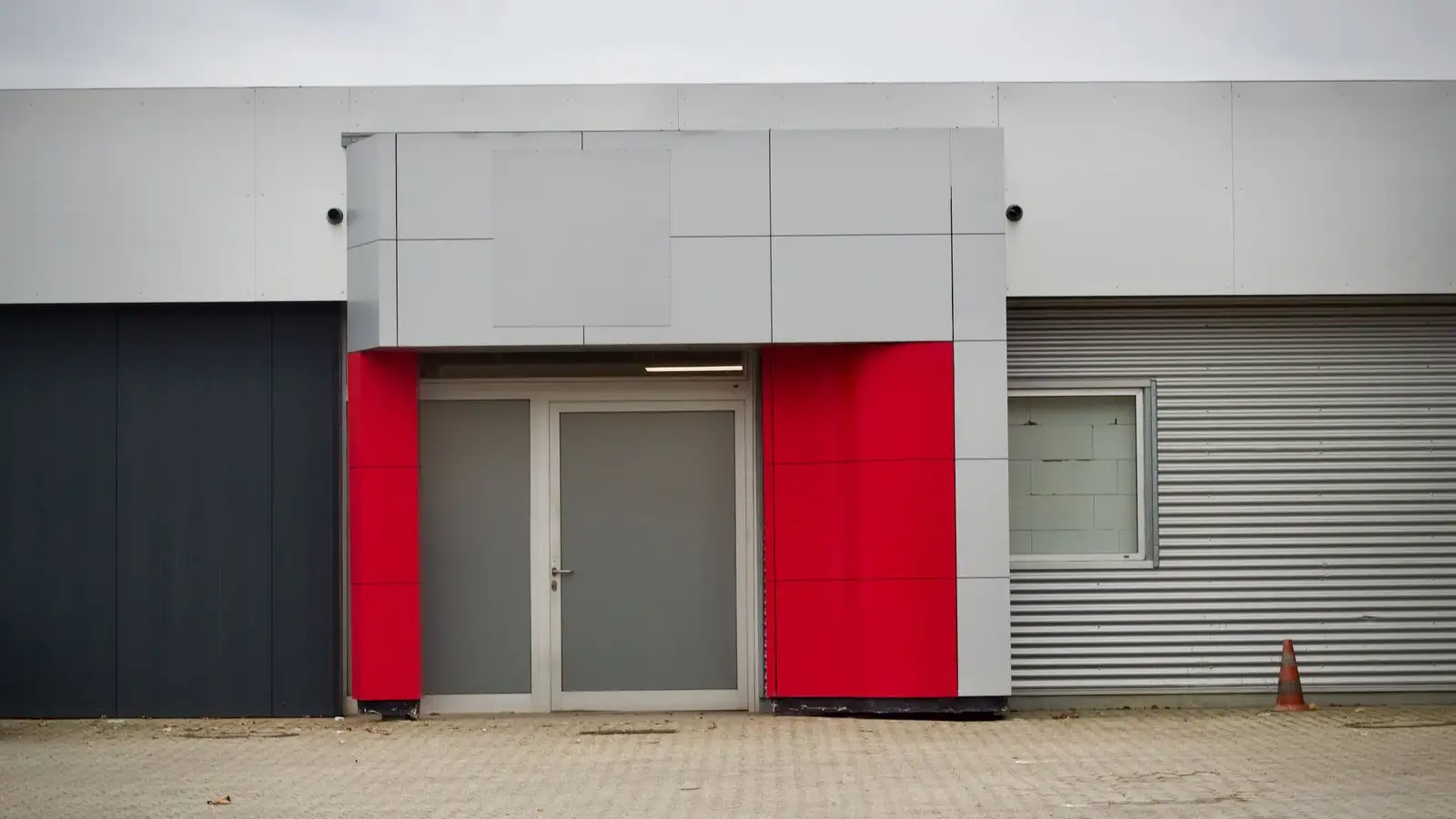 ACP cladding facade with precision-aligned aluminum composite panels